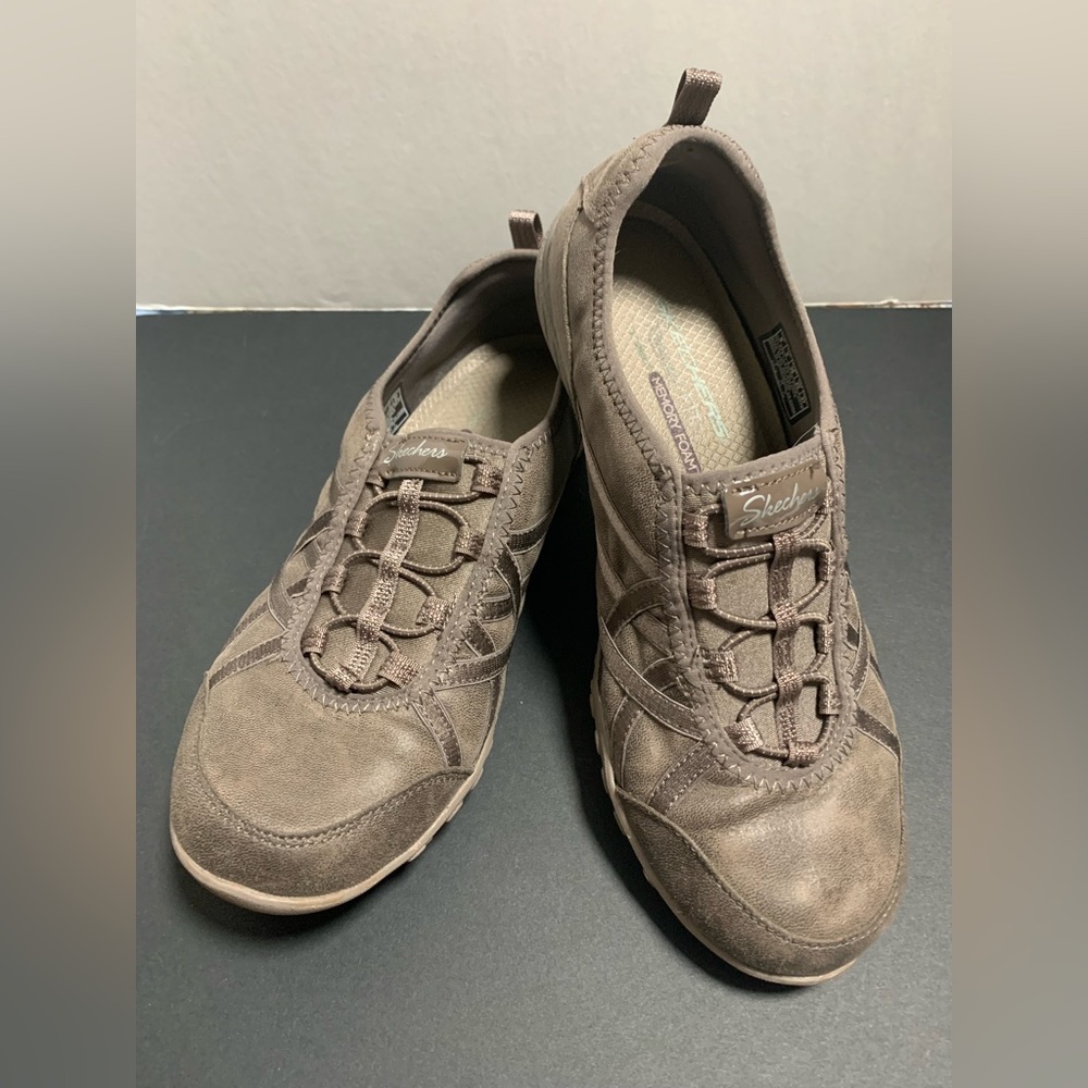 Skechers Breathe-Easy Day End Sneaker Relaxed Fit Air Cooled Memory Foam Slip On